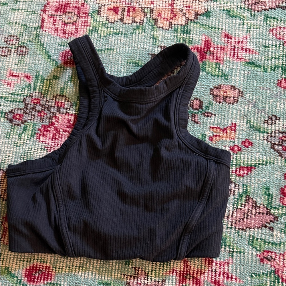 Black Ribbed Crop Top Lululemon bra size 6 great condition